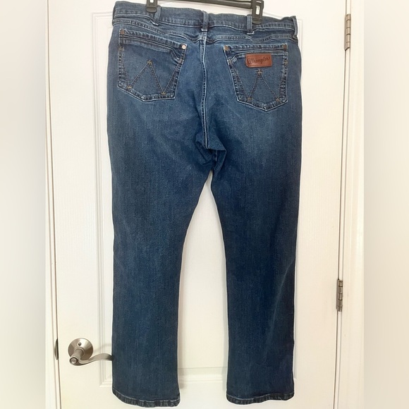 Wrangler Retro Men's Slim Straight Jeans, Size 38 x 32,
Like New! - Picture 5 of 13